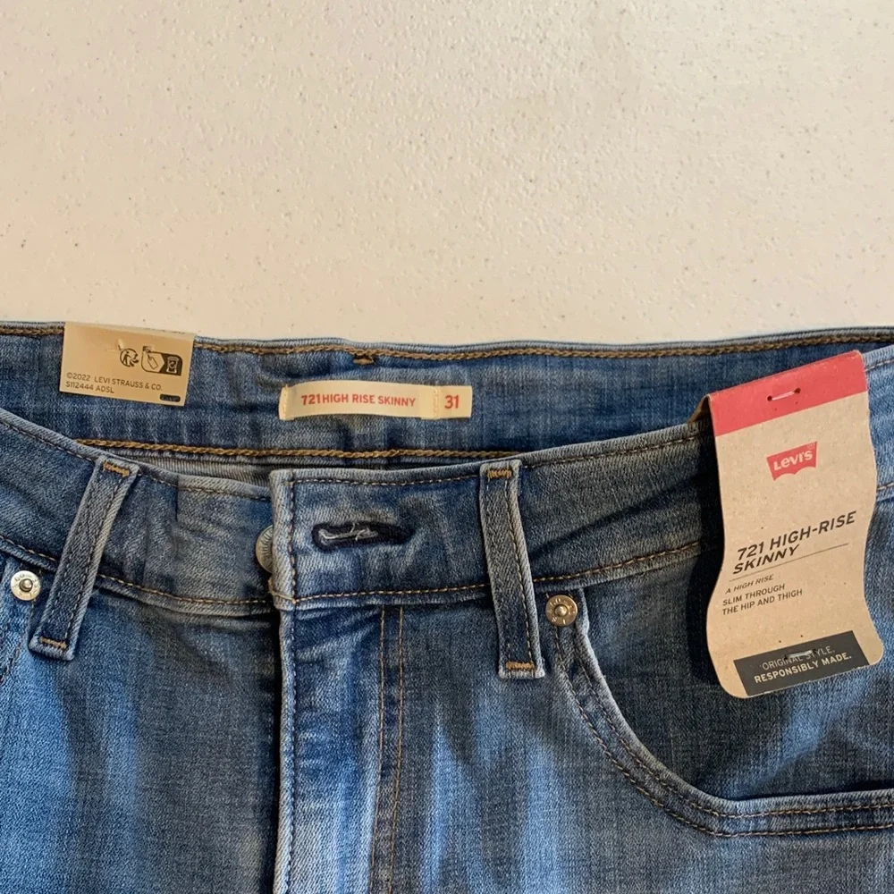 NWT Levi's Slim Fit Light Blue Jeans size 31x30 # 721 High rise skinny - Picture 2 of 7